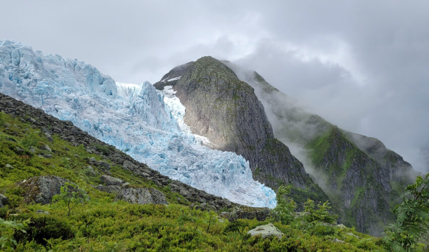 glacier Boyabreen